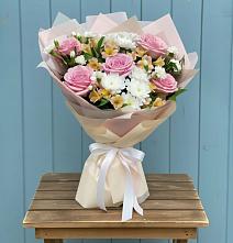 Букет цветов из:  Гвоздики, Орхидеи и Розы в Ковернино