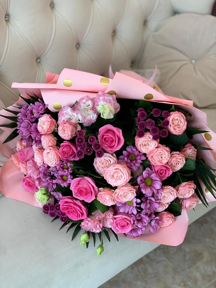 Букет цветов из: Хризантемы, Розы и Лизиантусы в Ковернино