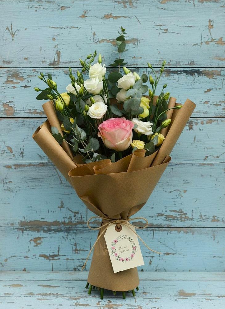 Букет цветов из: Розы и Лизиантусы в Ковернино