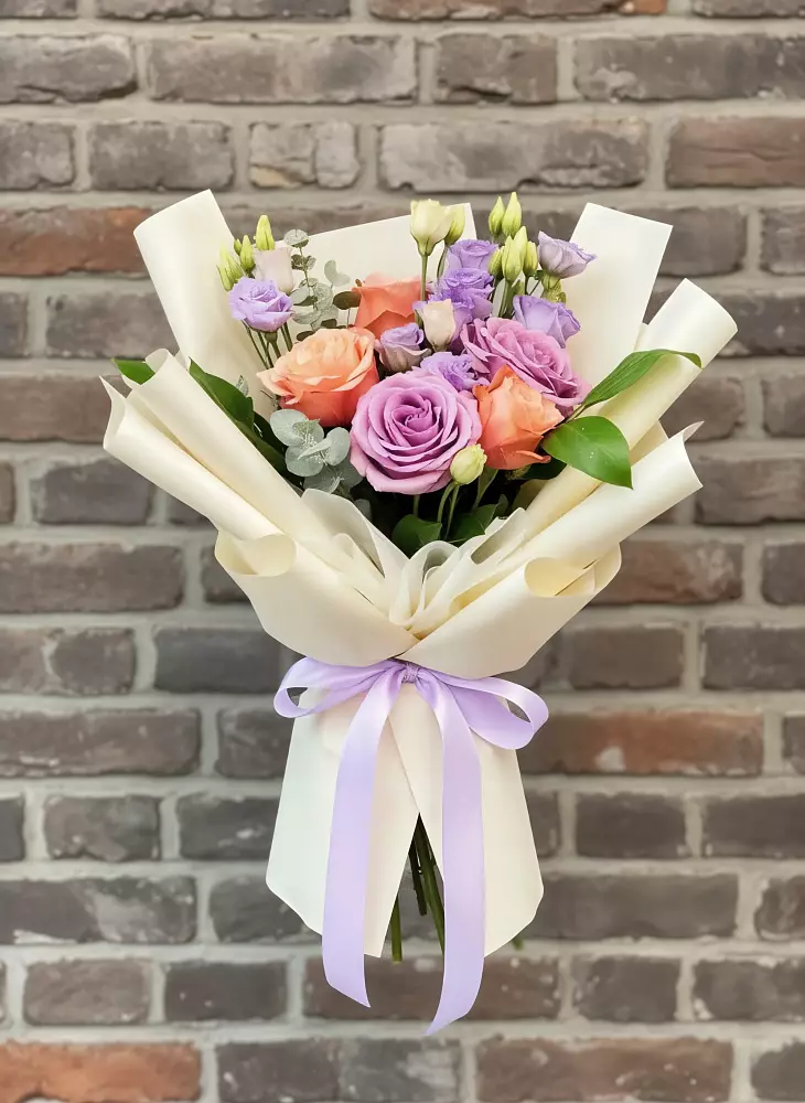 Букет цветов из: Лизиантусы и Розы в Ковернино