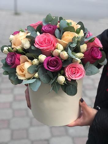 Цветочная композиция из Розы в шляпной коробке в Ковернино