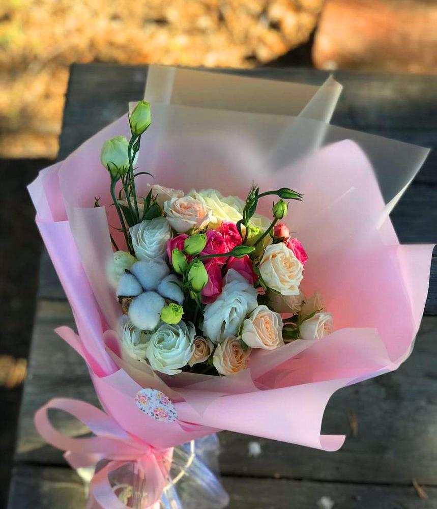 Букет цветов из: Розы и Лизиантусы в Ковернино