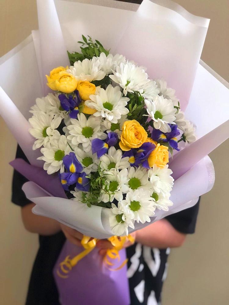 Букет цветов из: Ирисы, Хризантемы и Розы в Ковернино