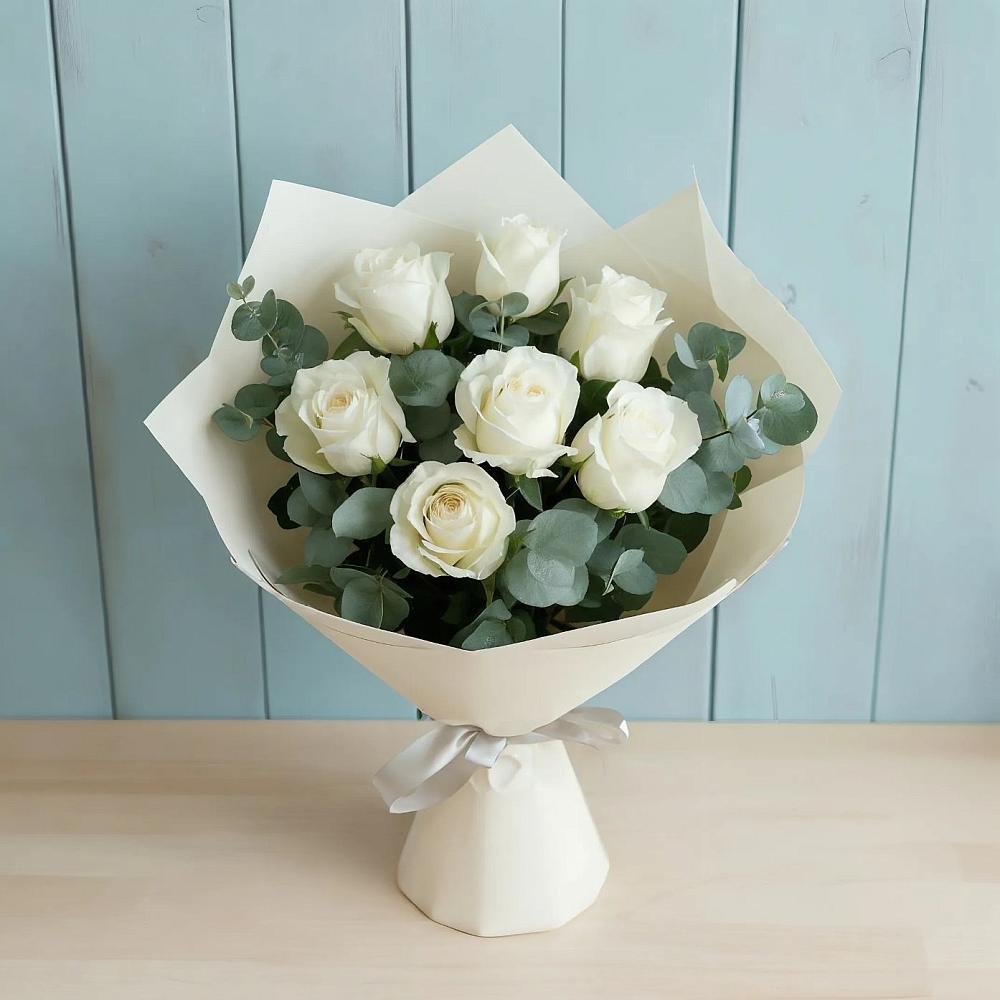 Букет Белые розы в Эвкалипте в Ковернино
