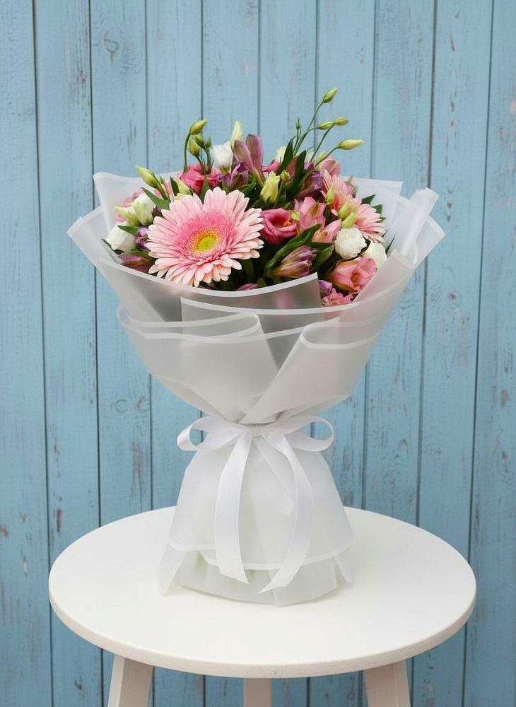 Букет цветов из: Герберы, Альстромерии и Лизиантусы в Ковернино