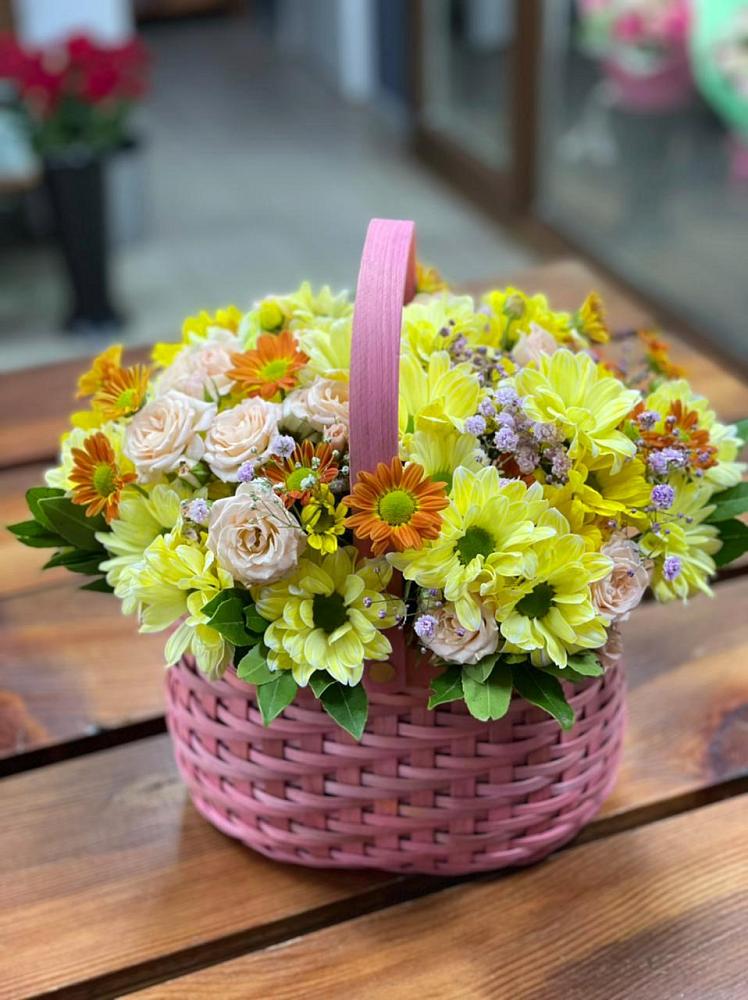 Цветочная композиция из Хризантемы и Розы в корзине в Ковернино
