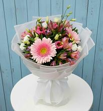 Букет цветов из:  Герберы, Альстромерии и Лизиантусы в Ковернино