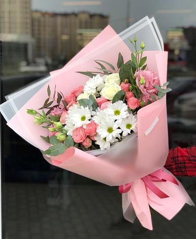 Букет цветов из: Розы, Лизиантусы и Хризантемы в Ковернино